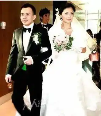 嫁入"假豪门"男子破产,欠下4亿巨债的刘涛竟然又谈"恋爱"_生活_策划