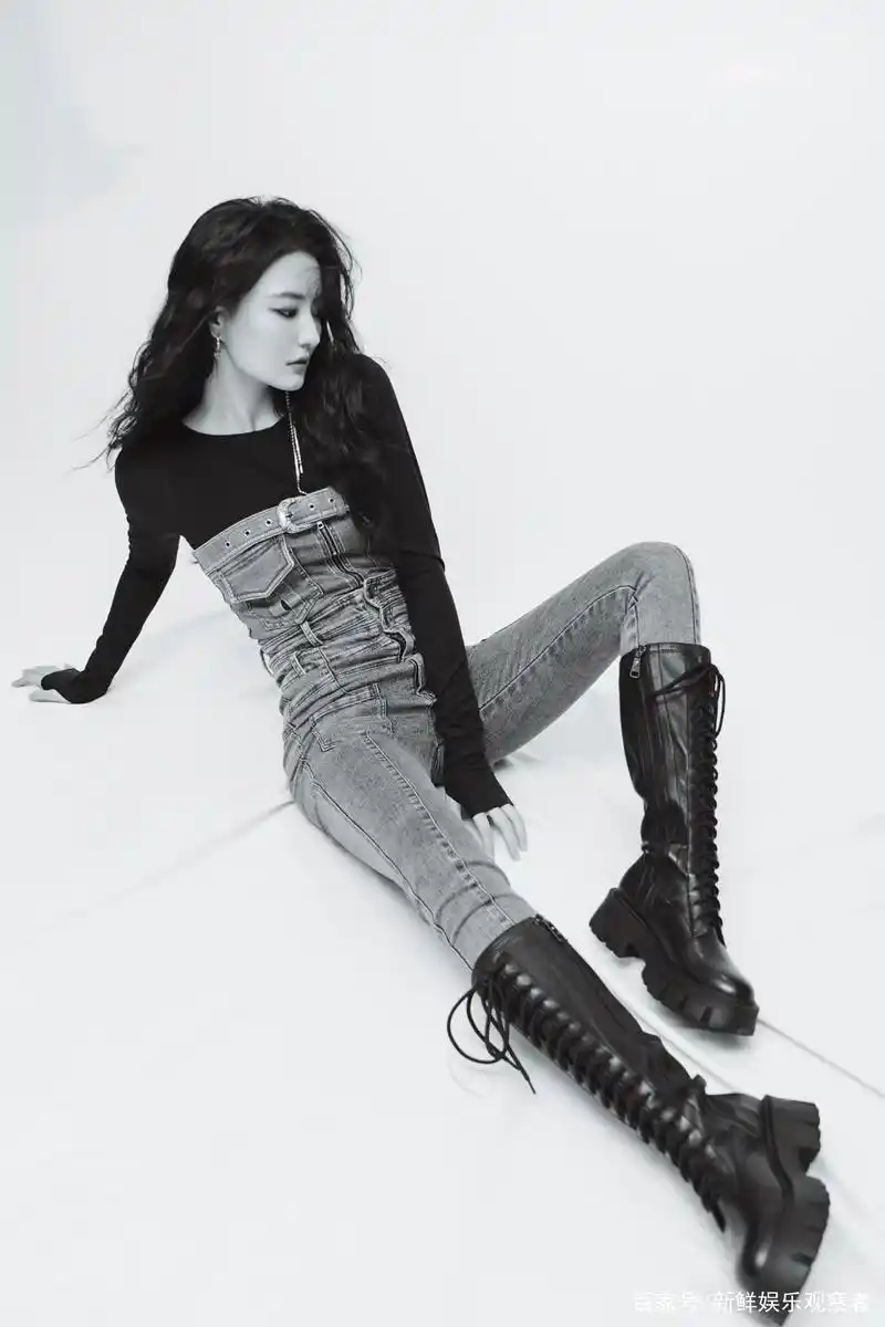 徐璐黑白酷飒大片曝光酷飒又撩 细腰长腿超养眼