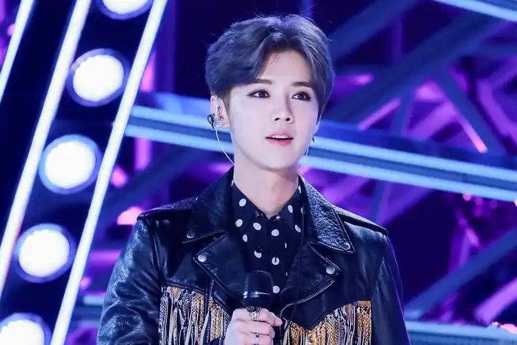 明星图片 大陆 男 鹿晗 > 鹿晗迷人高清美图(4/8)鹿晗相关图片 推荐