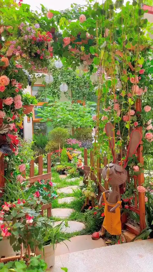 丽江古城最美爱丽丝梦游仙境花园客栈-度小视