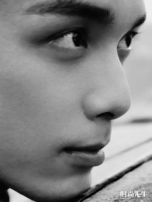吴磊时尚先生封面##吴磊初夏漏光大片#@吴磊leo有一双特别清澈的眼睛