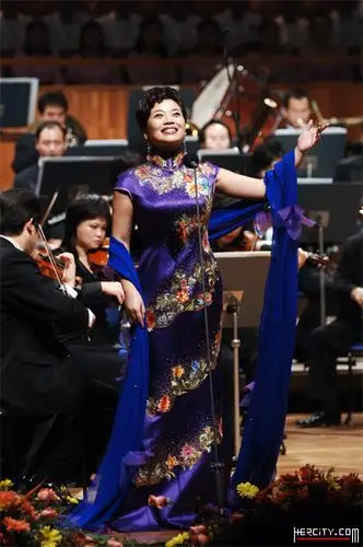 女高音歌唱家张也旗袍图集