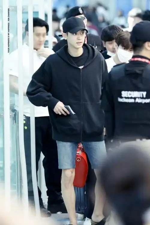 朴灿烈##朴灿烈闪耀今夏# 170901 仁川机场出发 原图戳 6p @real