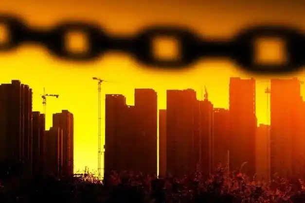 a股千亿市值房企又少一家!