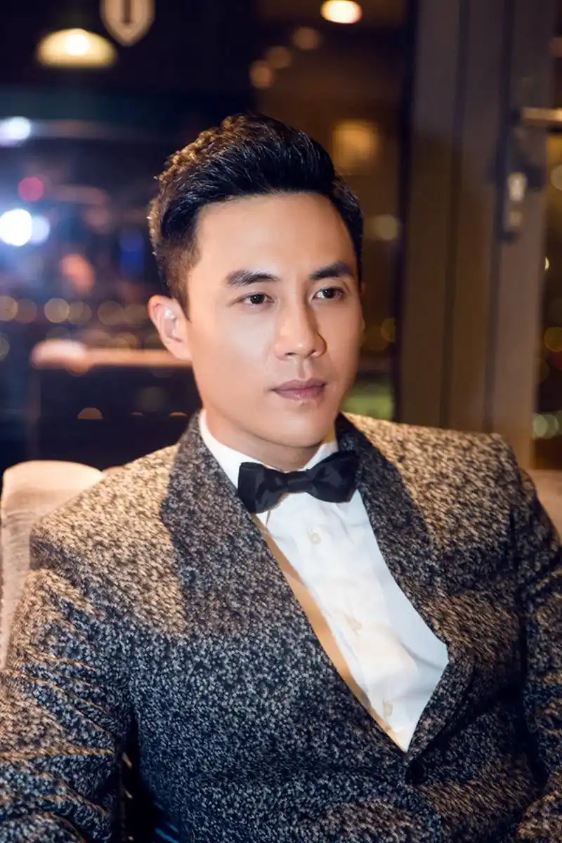 杜淳最新写真深邃眼神迷人 百变小生新剧做学霸