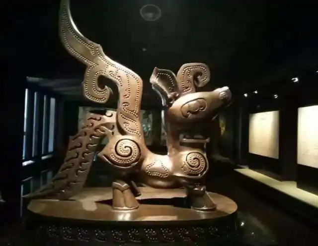 从碳十四检测结果来看,三星堆文明时期已经出现了文字,所以