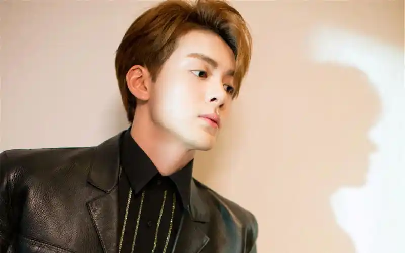 曾舜晞皮衣夹克酷帅气图片桌面壁纸