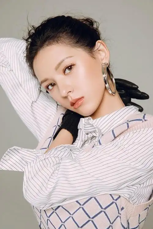 披王思聪前女友的标签一度被人误解,张予曦1991年出生在吉林省敦化市