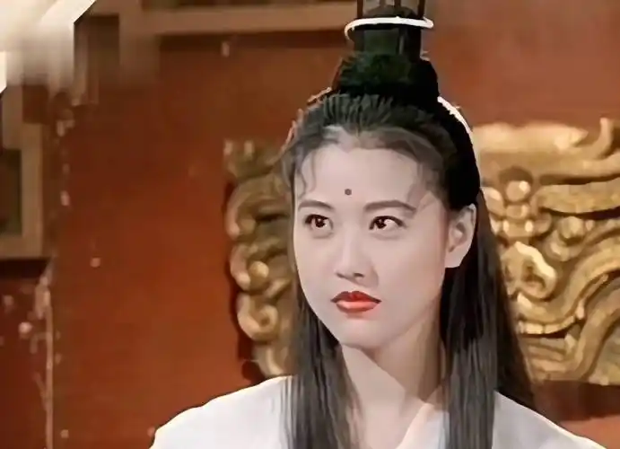 相信大家都看过《倚天屠龙记》中周海媚饰演的周芷若.