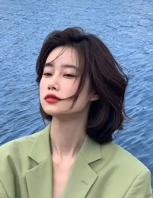 短发发型总是能够展现出一种优雅知性的气质,就像我在广州cit造型所做