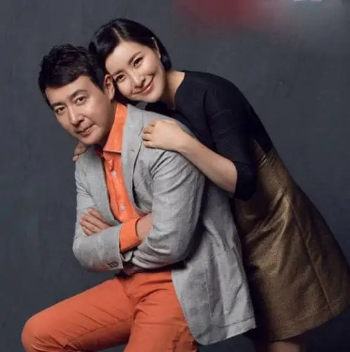 一个演员,两人经常在同一部剧中拍戏,比如说《秘密列车》王雅洁演特务