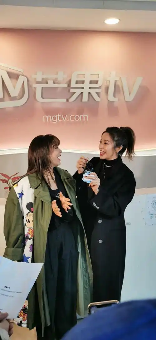 丁当和袁咏琳签约芒果tv了