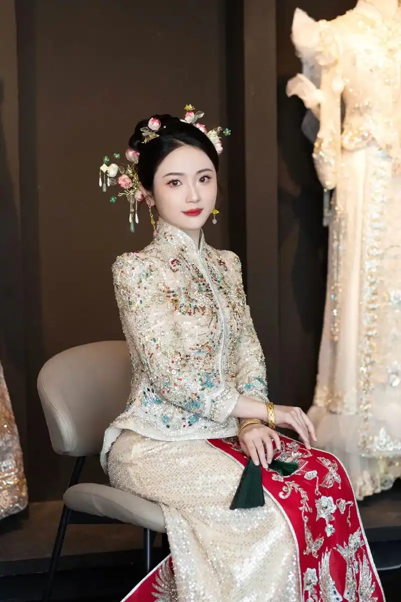 无法抗拒的浅色系新娘造型99漯河中式出门.