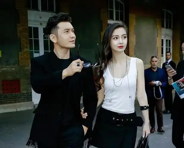 杨颖晒母子合照,网友对细节有新解读,疑似旧情难忘思念晓明