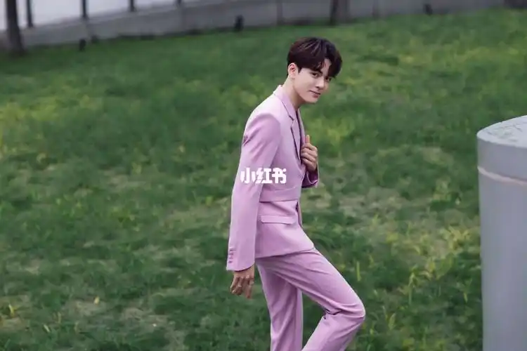 truseam 曾舜晞_西装_蝴蝶结_米色_设计_西服套装_珠宝_jtruseam_娱乐