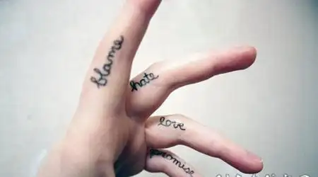 女生手指上创意精美别致可爱小图案纹身图案