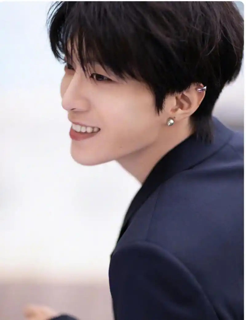 范丞丞 你笑起来真迷人