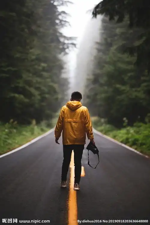 户外男生背影摄影图__男性男人_人物图库_摄影图库_昵图网nipic.com