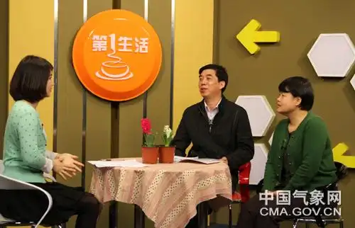 3月14日,气象专家做客宜昌市电视台访谈节目《第一生活》.陈丹 摄影