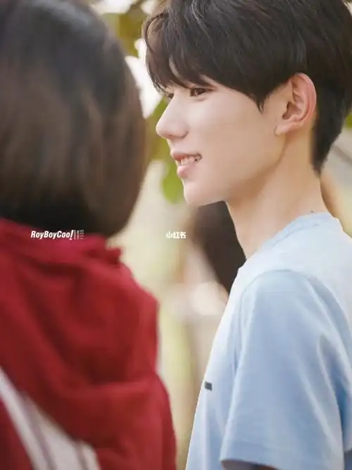 这眼神王源是有喜欢的人了吗