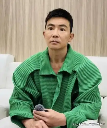 刘畊宏,这位全民健身教练,凭借着他的热情和专业,引发了一场健身热潮.