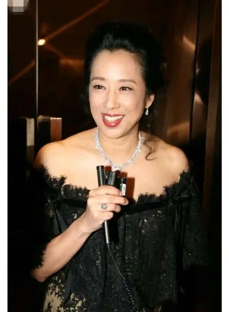 生3胎后,婆婆朱玲玲自爆每天都奖励郭晶晶,不愧是豪门!