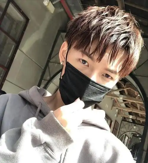 男士刘海发型盘点(男生剪这3款刘海造型嘎嘎帅)