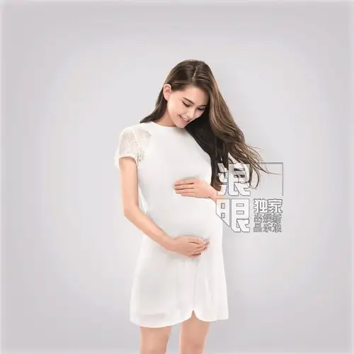 昆凌二胎孕照曝光7个月大肚抢镜双臂纤细3