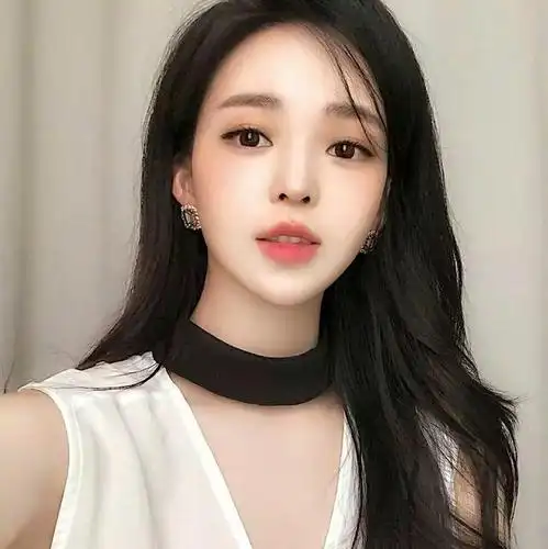 漂亮的女人,只是拍个侧影就足够迷人了