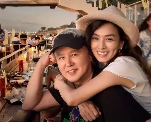 张庭卷土重来:全国"巡演"招女代理,转型抖音直播带货做大做强|林瑞阳