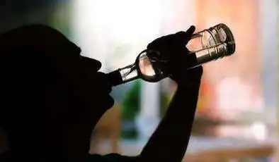 喝酒时发朋友圈的高情商句子喝酒的文案短句干净