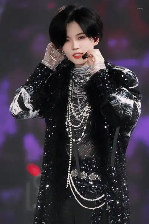 陆柯燃[超话]##陆柯燃衣服好闪##the9演唱会微指