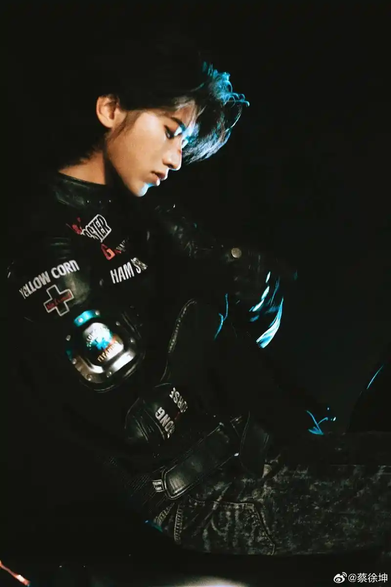 酷毙了 #蔡徐坤 #机车  #腾讯音乐由你榜# 7815#蔡徐 - 抖音