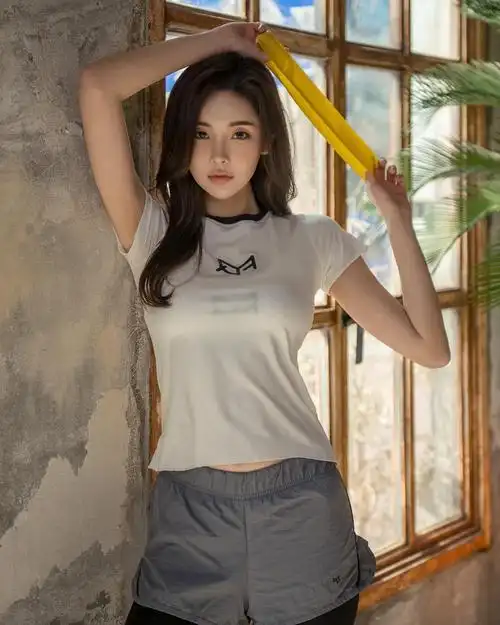 这是女性最为标准的身材,大长腿小马甲蜜桃臀,她美的让人陶醉!