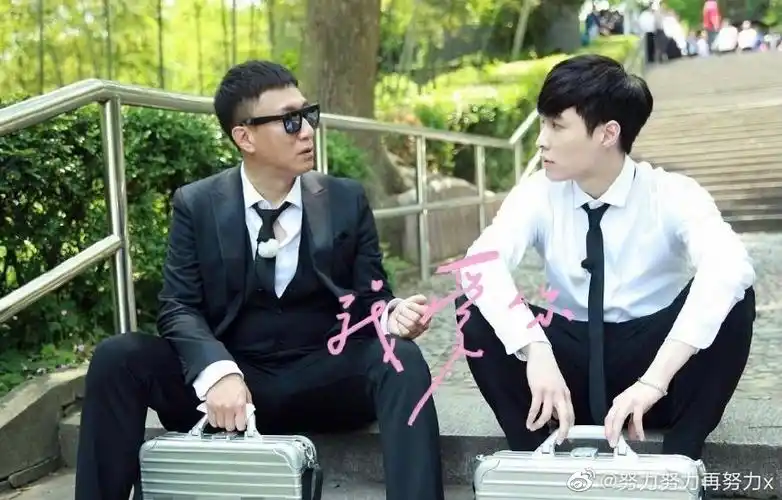 张艺兴为孙红雷庆生你是最暖的家人和朋友