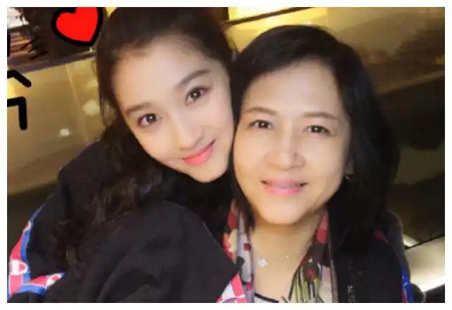 什么样的妈妈把关晓彤生那么精致?看到照片后,爸爸拯救银河系!