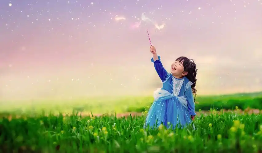 小女孩爱丽莎作品