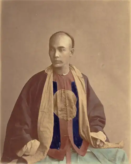 上色老照片:百年前留大辫子的清朝男人