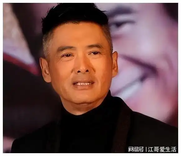 69岁周润发早起跑步,手臂长满小肉球,状态令人堪忧!