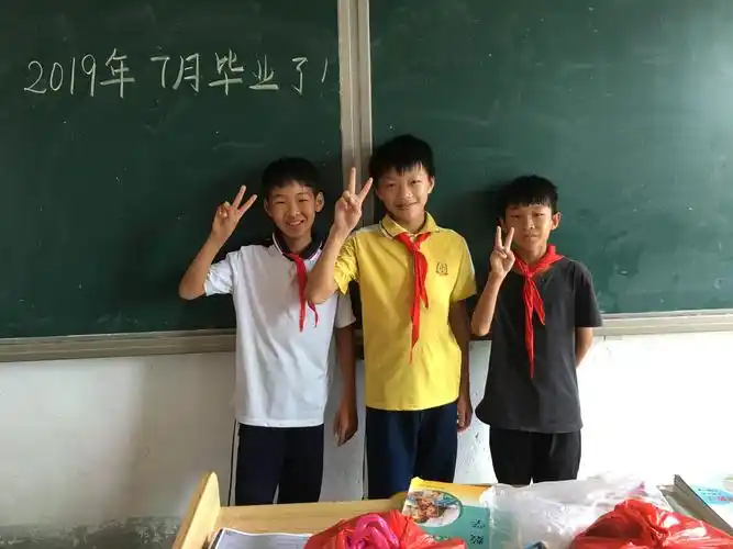 2019年7月梅坑镇中心小学六(3)班毕业