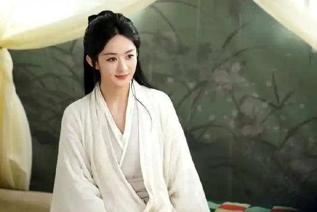 电视剧与凤行超话#赵丽颖沈璃##赵丽颖与凤行#翎羽傲立,王冠高束.