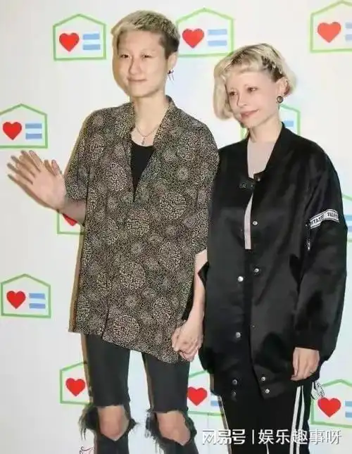 "小龙女"吴卓林:被父亲成龙捆绑,在没有爱的环境中