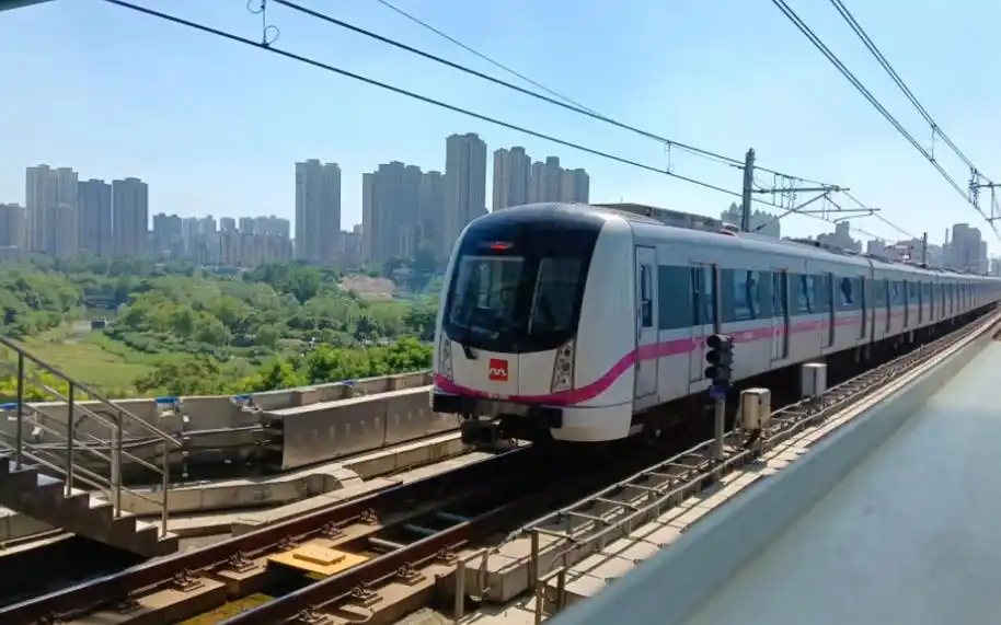 西安地铁3号线增购车0369进桃花潭站(保税区方向)