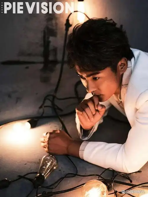 于波最新写真帅气沉稳 梦回电视剧《水月洞天》童大哥