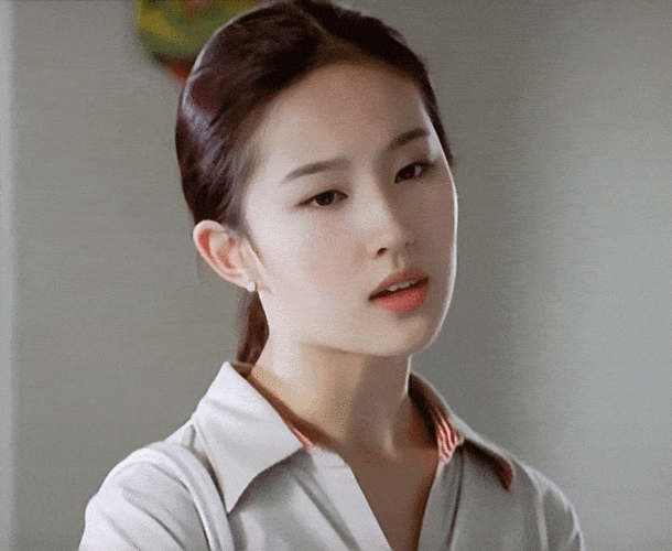 这部电影还原了真实的刘亦菲17岁的模样,好喜欢17岁的她啊