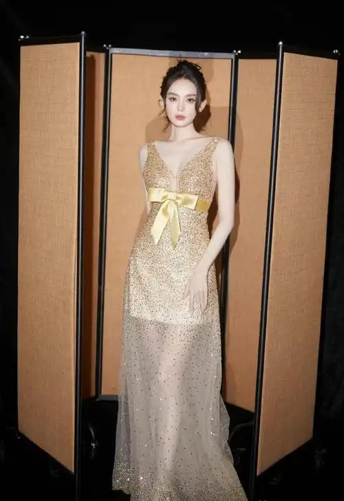 古力娜扎 676767深v礼服美背媚骨天成|深v|模特|大波浪_网易