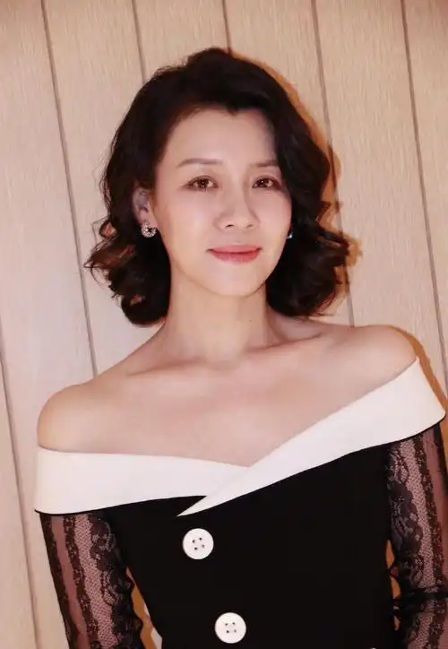 回顾演员刘琳:被名导抛弃后,转身嫁给穷小子,婚后被丈夫宠成宝