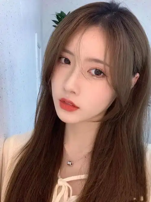 适合学生的法式刘海好看又减龄洋溢着青春的活力