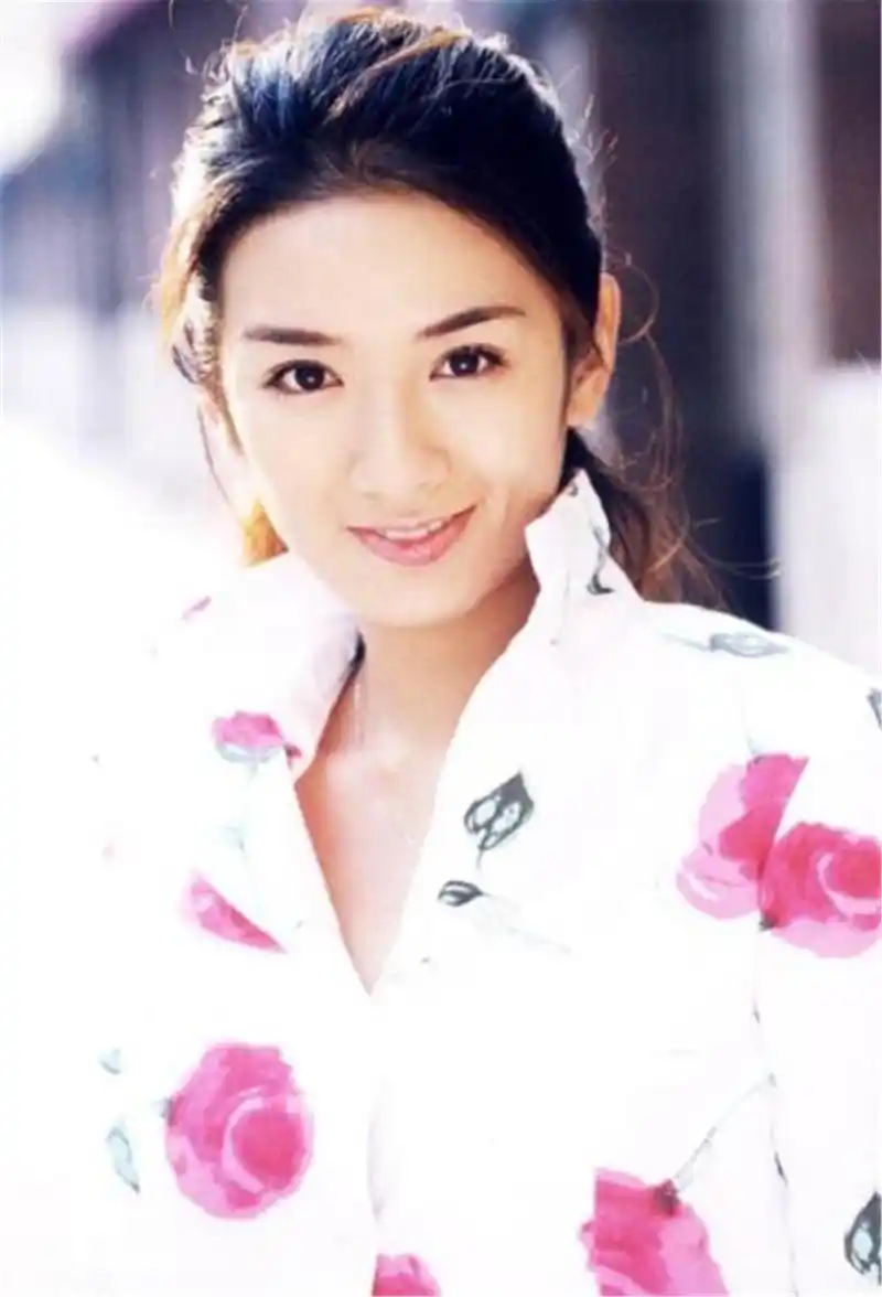 她5年离2次婚,遭前夫家暴折磨,如今没戏可拍却坐轮椅捐款70万!