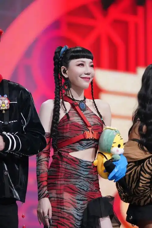 吉克隽逸吴莫愁辣妹版两只老虎##闪光的乐队两只老虎好欢乐